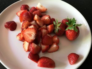 Serving-plate-Erdbeeren
